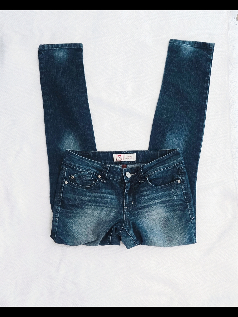 lei Women's Jeans in Dark Blue Wash